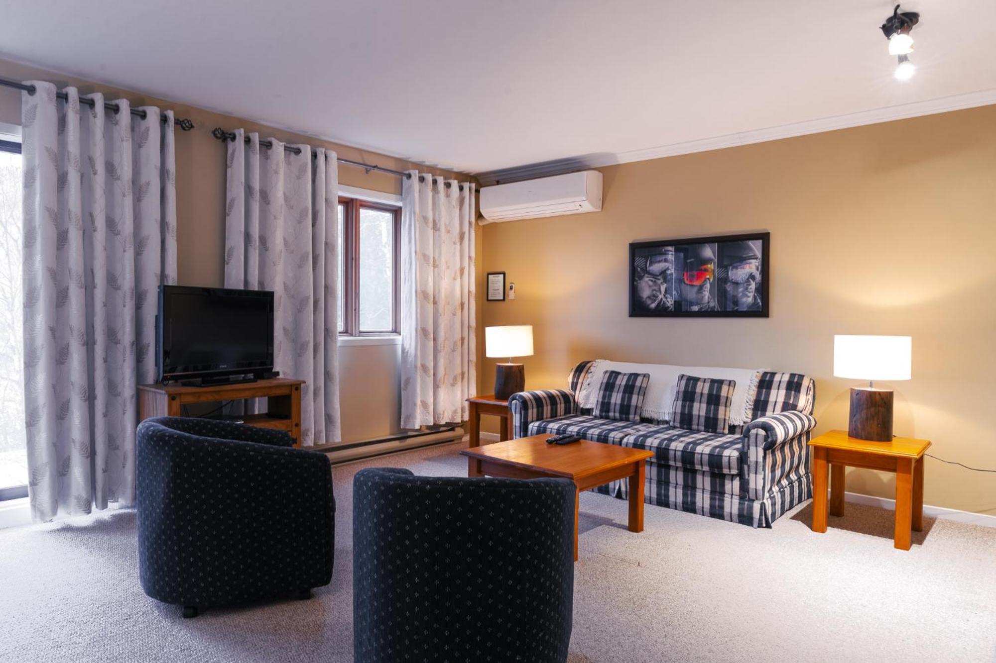 Mont Blanc Hotel & Condos Saint-Faustin Экстерьер фото